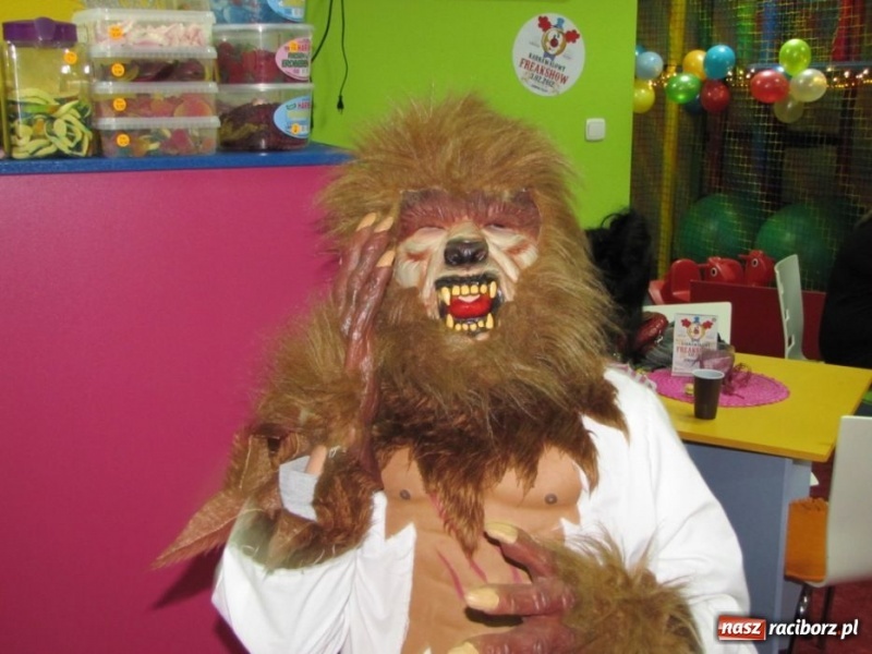 Zdjęcie w galerii na portalu naszraciborz.pl: Kolorowy bal przebierańców na finał ferii wiadomości z regionu