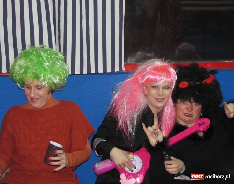 Zdjęcie w galerii na portalu naszraciborz.pl: Kolorowy bal przebierańców na finał ferii wiadomości z regionu