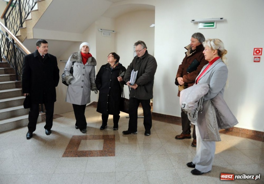 Zdjęcie w galerii na portalu naszraciborz.pl: Wizyta Śląskiego Konserwatora Zabytków wiadomości z regionu