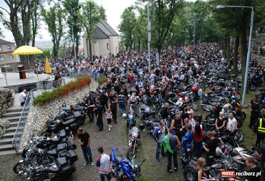 Zdjęcie w galerii na portalu naszraciborz.pl: Chopperem przez zaspy wiadomości z regionu