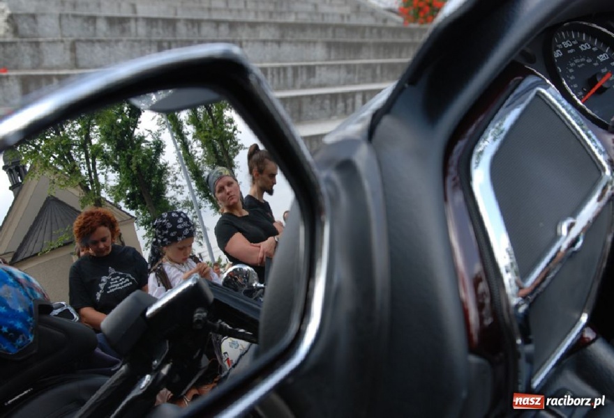 Zdjęcie w galerii na portalu naszraciborz.pl: Chopperem przez zaspy wiadomości z regionu