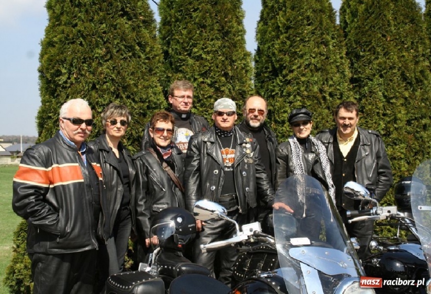 Zdjęcie w galerii na portalu naszraciborz.pl: Chopperem przez zaspy wiadomości z regionu