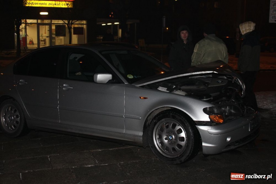 Zdjęcie w galerii na portalu naszraciborz.pl: Wyścigi na Siwonia? Rozbite dwa auta wiadomości z regionu