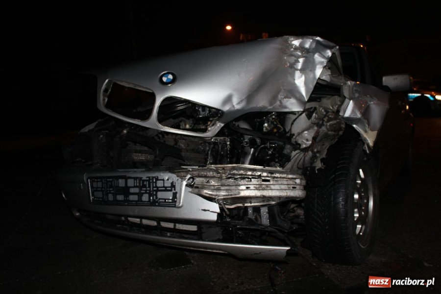 Zdjęcie w galerii na portalu naszraciborz.pl: Wyścigi na Siwonia? Rozbite dwa auta wiadomości z regionu