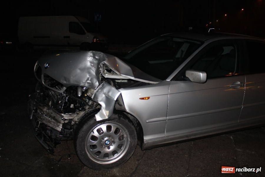 Zdjęcie w galerii na portalu naszraciborz.pl: Wyścigi na Siwonia? Rozbite dwa auta wiadomości z regionu