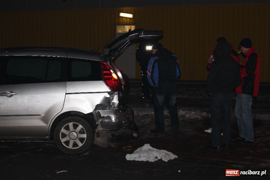 Zdjęcie w galerii na portalu naszraciborz.pl: Wyścigi na Siwonia? Rozbite dwa auta wiadomości z regionu