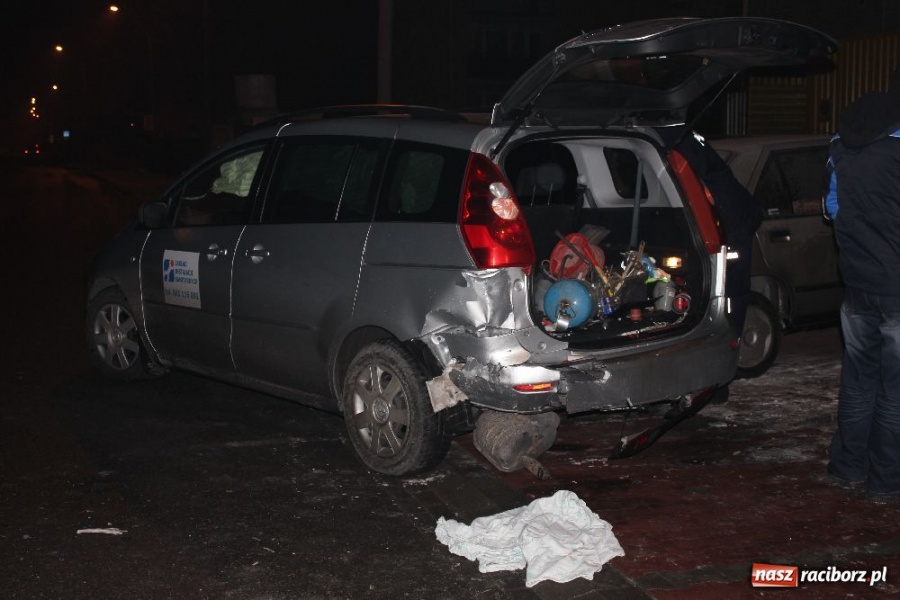 Zdjęcie w galerii na portalu naszraciborz.pl: Wyścigi na Siwonia? Rozbite dwa auta wiadomości z regionu