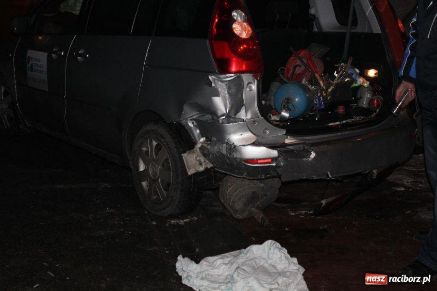 Zdjęcie w galerii na portalu naszraciborz.pl: Wyścigi na Siwonia? Rozbite dwa auta wiadomości z regionu