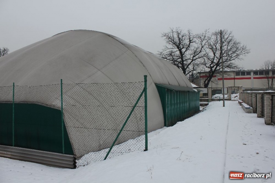 Zdjęcie w galerii na portalu naszraciborz.pl: Kryty kort przechodzi renesans wiadomości z regionu