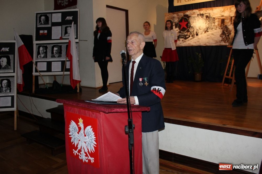 Zdjęcie w galerii na portalu naszraciborz.pl: Uczniowie G5 pamiętają o AK wiadomości z regionu