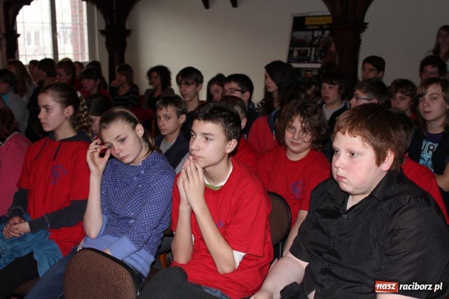 Zdjęcie w galerii na portalu naszraciborz.pl: Uczniowie G5 pamiętają o AK wiadomości z regionu