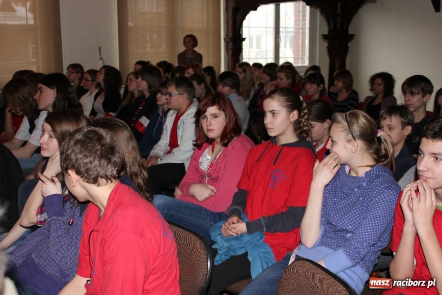 Zdjęcie w galerii na portalu naszraciborz.pl: Uczniowie G5 pamiętają o AK wiadomości z regionu