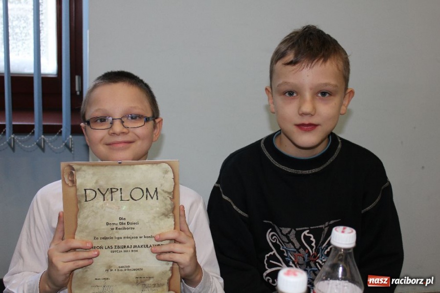 Zdjęcie w galerii na portalu naszraciborz.pl: Zbierali makulaturę, zostali nagrodzeni wiadomości z regionu