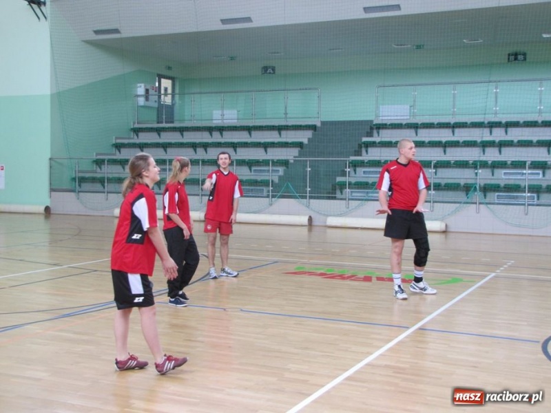 Zdjęcie w galerii na portalu naszraciborz.pl: Młodzi radni trenowali na Arenie wiadomości z regionu