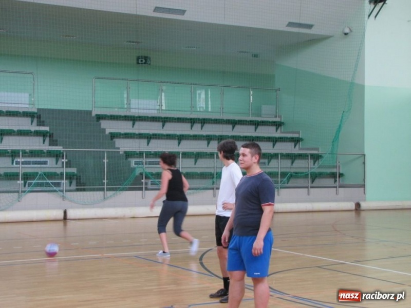 Zdjęcie w galerii na portalu naszraciborz.pl: Młodzi radni trenowali na Arenie wiadomości z regionu