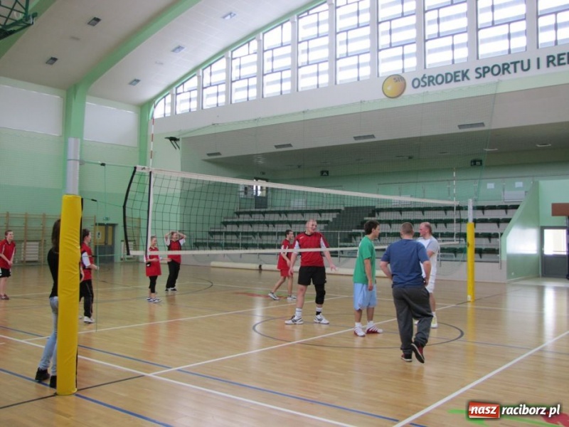 Zdjęcie w galerii na portalu naszraciborz.pl: Młodzi radni trenowali na Arenie wiadomości z regionu