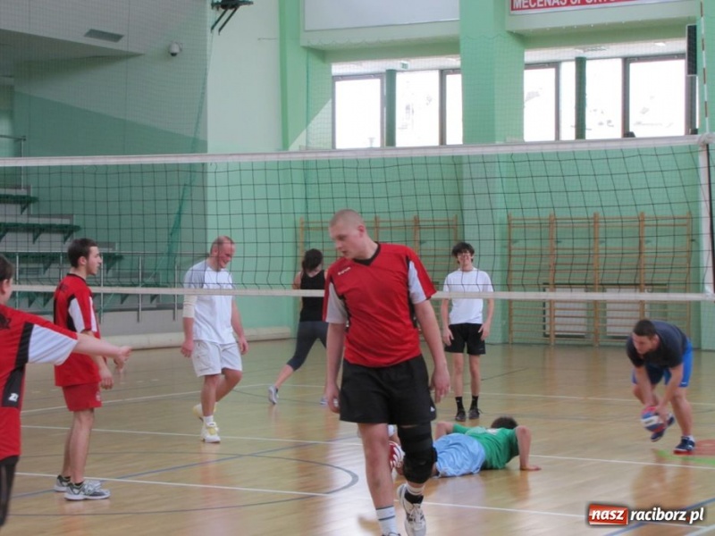 Zdjęcie w galerii na portalu naszraciborz.pl: Młodzi radni trenowali na Arenie wiadomości z regionu