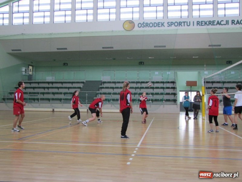 Zdjęcie w galerii na portalu naszraciborz.pl: Młodzi radni trenowali na Arenie wiadomości z regionu
