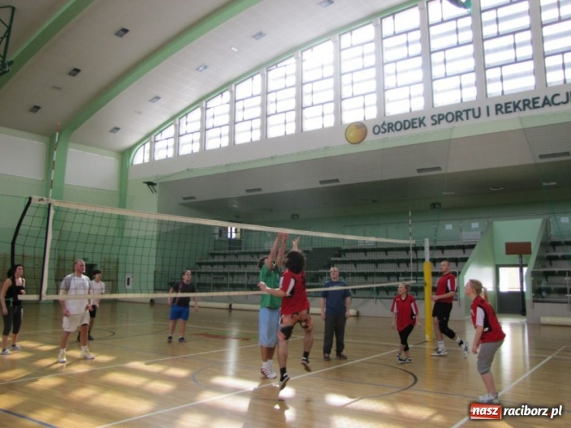 Zdjęcie w galerii na portalu naszraciborz.pl: Młodzi radni trenowali na Arenie wiadomości z regionu