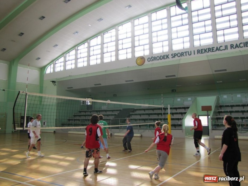 Zdjęcie w galerii na portalu naszraciborz.pl: Młodzi radni trenowali na Arenie wiadomości z regionu