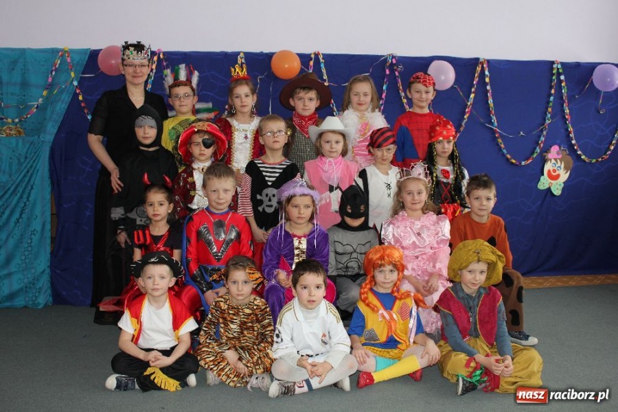 Zdjęcie w galerii na portalu naszraciborz.pl: Kolorowy bal w Krzanowicach wiadomości z regionu