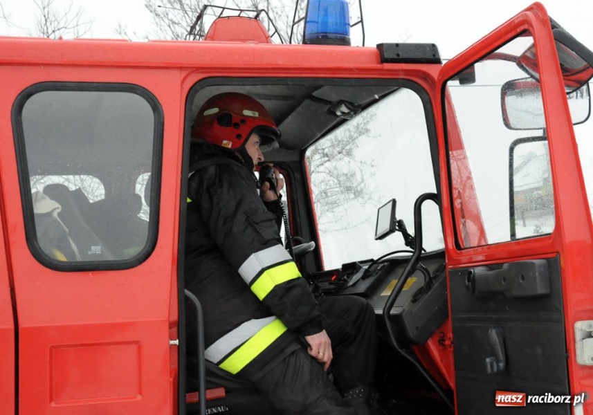 Zdjęcie w galerii na portalu naszraciborz.pl: Ciężarówka wjechała w... pomoc drogową wiadomości z regionu