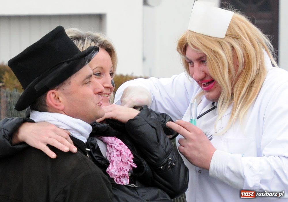 Zdjęcie w galerii na portalu naszraciborz.pl: W Samborowicach ostatki z misiem wiadomości z regionu