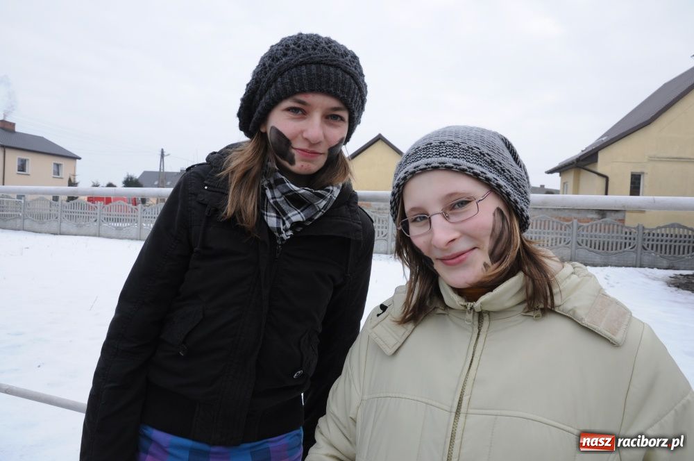 Zdjęcie w galerii na portalu naszraciborz.pl: W Samborowicach ostatki z misiem wiadomości z regionu