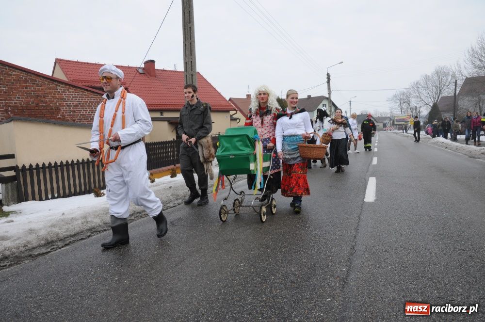 Zdjęcie w galerii na portalu naszraciborz.pl: W Samborowicach ostatki z misiem wiadomości z regionu