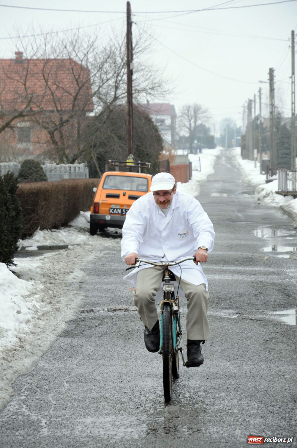 Zdjęcie w galerii na portalu naszraciborz.pl: W Samborowicach ostatki z misiem wiadomości z regionu