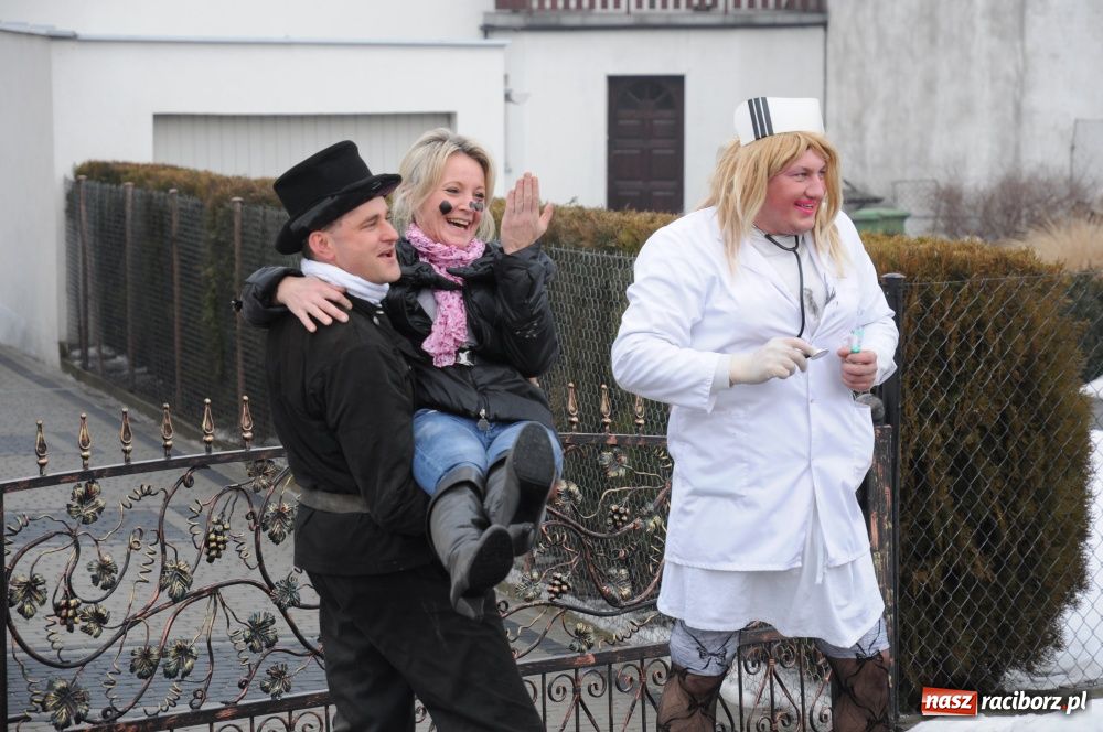 Zdjęcie w galerii na portalu naszraciborz.pl: W Samborowicach ostatki z misiem wiadomości z regionu