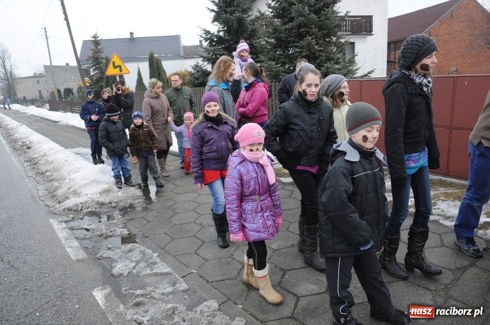 Zdjęcie w galerii na portalu naszraciborz.pl: W Samborowicach ostatki z misiem wiadomości z regionu