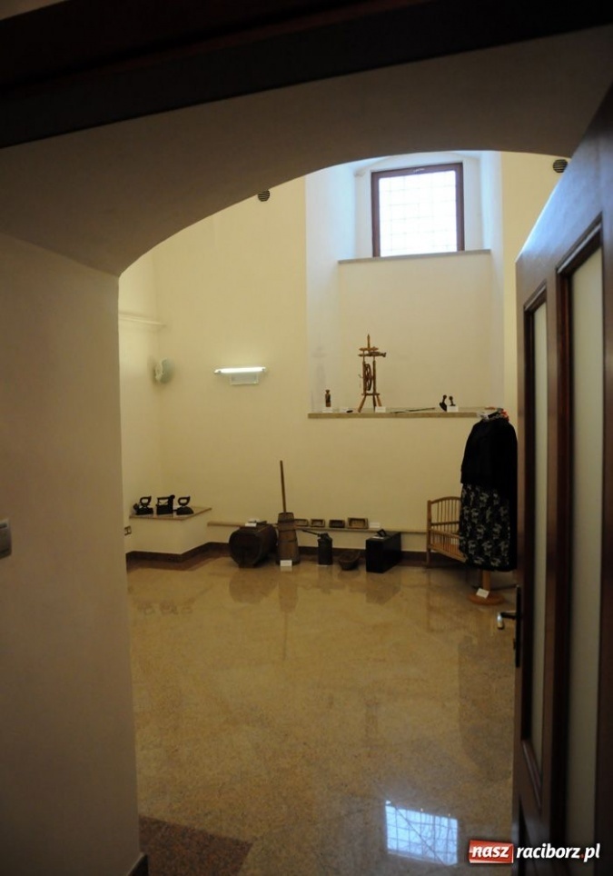 Zdjęcie w galerii na portalu naszraciborz.pl: Świat kobiety. Nowa wystawa na zamku wiadomości z regionu