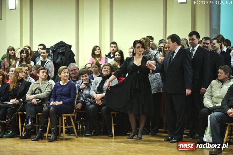 Zdjęcie w galerii na portalu naszraciborz.pl: Karnawałowa Rewia Tańca w Ekonomiku wiadomości z regionu