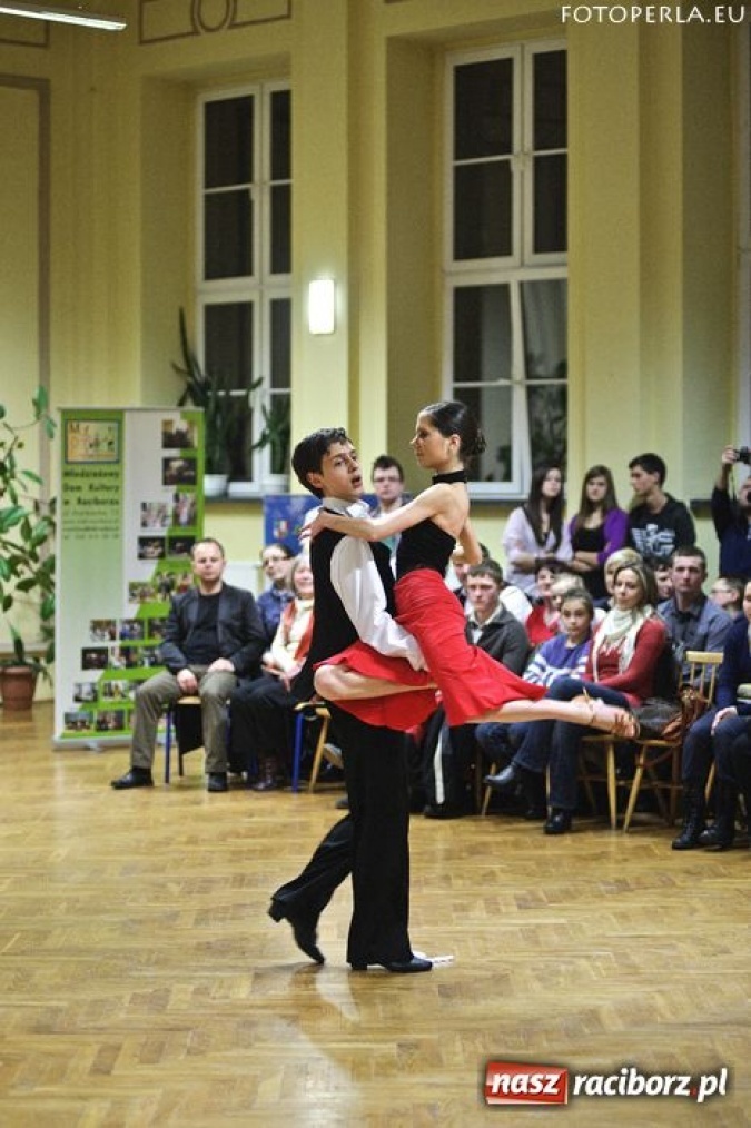 Zdjęcie w galerii na portalu naszraciborz.pl: Karnawałowa Rewia Tańca w Ekonomiku wiadomości z regionu