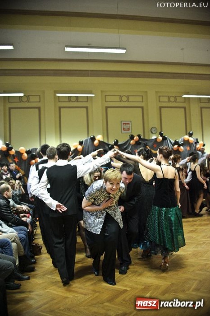 Zdjęcie w galerii na portalu naszraciborz.pl: Karnawałowa Rewia Tańca w Ekonomiku wiadomości z regionu