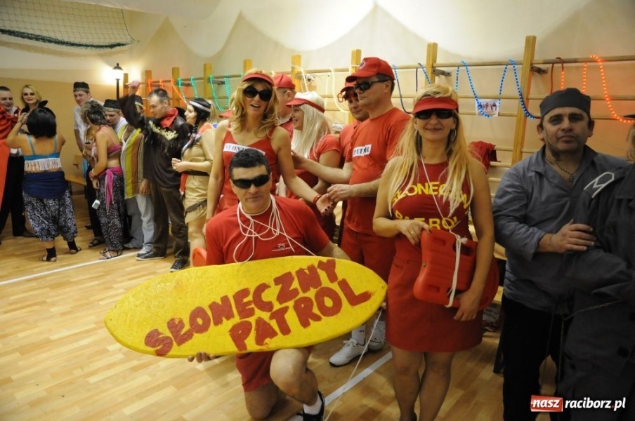 Zdjęcie w galerii na portalu naszraciborz.pl: Ksiądz proboszcz balował w sombrero wiadomości z regionu