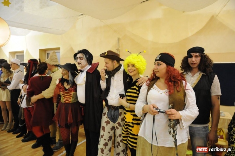 Zdjęcie w galerii na portalu naszraciborz.pl: Ksiądz proboszcz balował w sombrero wiadomości z regionu