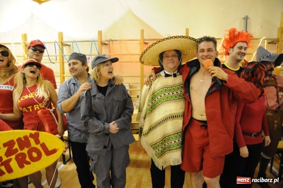 Zdjęcie w galerii na portalu naszraciborz.pl: Ksiądz proboszcz balował w sombrero wiadomości z regionu