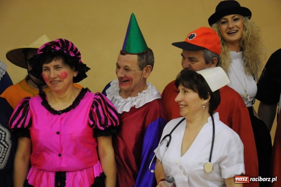 Zdjęcie w galerii na portalu naszraciborz.pl: Ksiądz proboszcz balował w sombrero wiadomości z regionu