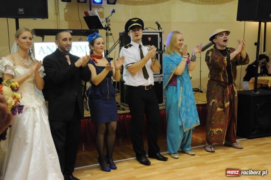 Zdjęcie w galerii na portalu naszraciborz.pl: Ksiądz proboszcz balował w sombrero wiadomości z regionu