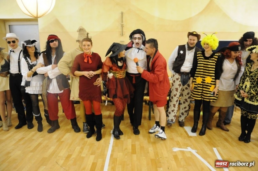 Zdjęcie w galerii na portalu naszraciborz.pl: Ksiądz proboszcz balował w sombrero wiadomości z regionu