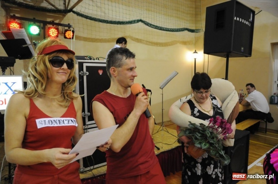 Zdjęcie w galerii na portalu naszraciborz.pl: Ksiądz proboszcz balował w sombrero wiadomości z regionu