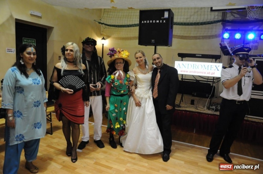 Zdjęcie w galerii na portalu naszraciborz.pl: Ksiądz proboszcz balował w sombrero wiadomości z regionu