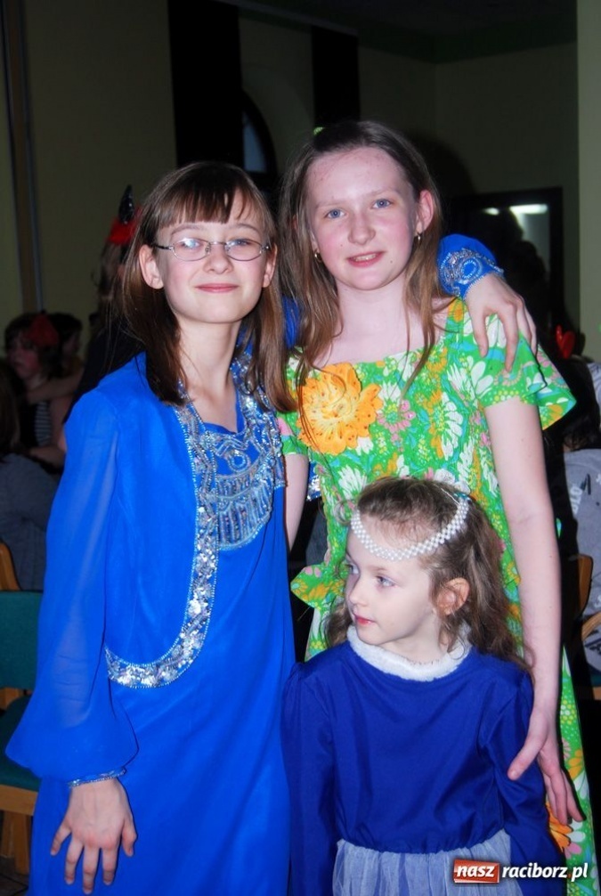 Zdjęcie w galerii na portalu naszraciborz.pl: Do dzieci w Łubowicach przyszły bery wiadomości z regionu