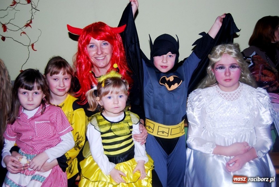 Zdjęcie w galerii na portalu naszraciborz.pl: Do dzieci w Łubowicach przyszły bery wiadomości z regionu