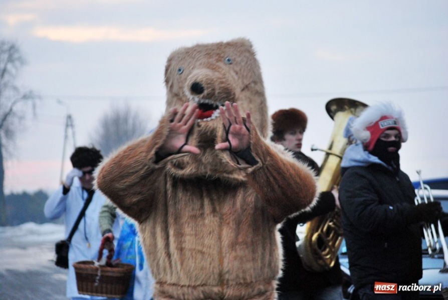 Zdjęcie w galerii na portalu naszraciborz.pl: Do dzieci w Łubowicach przyszły bery wiadomości z regionu