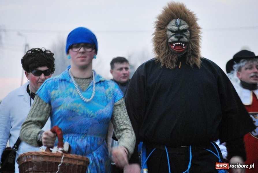 Zdjęcie w galerii na portalu naszraciborz.pl: Do dzieci w Łubowicach przyszły bery wiadomości z regionu