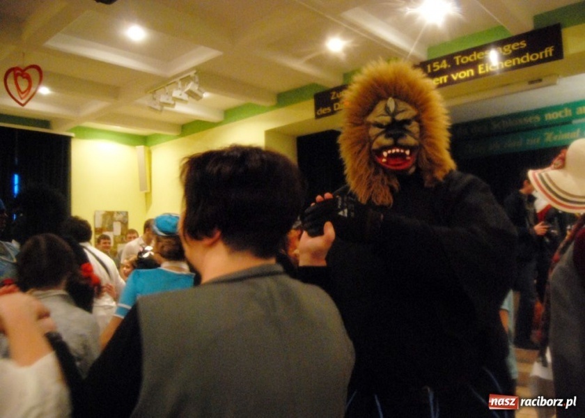 Zdjęcie w galerii na portalu naszraciborz.pl: Do dzieci w Łubowicach przyszły bery wiadomości z regionu