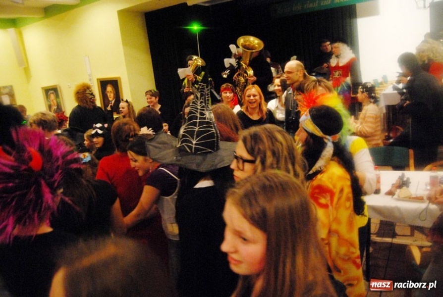 Zdjęcie w galerii na portalu naszraciborz.pl: Do dzieci w Łubowicach przyszły bery wiadomości z regionu